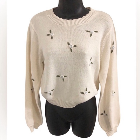 Jessica Simpson Sweaters - Jessica Simpson Cream blue‎ rosebud embroidered scallop neck sweater size Small